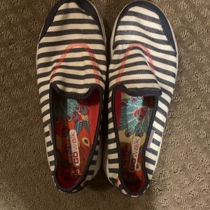 Size 10 Women’s Skechers Go Walk shoes